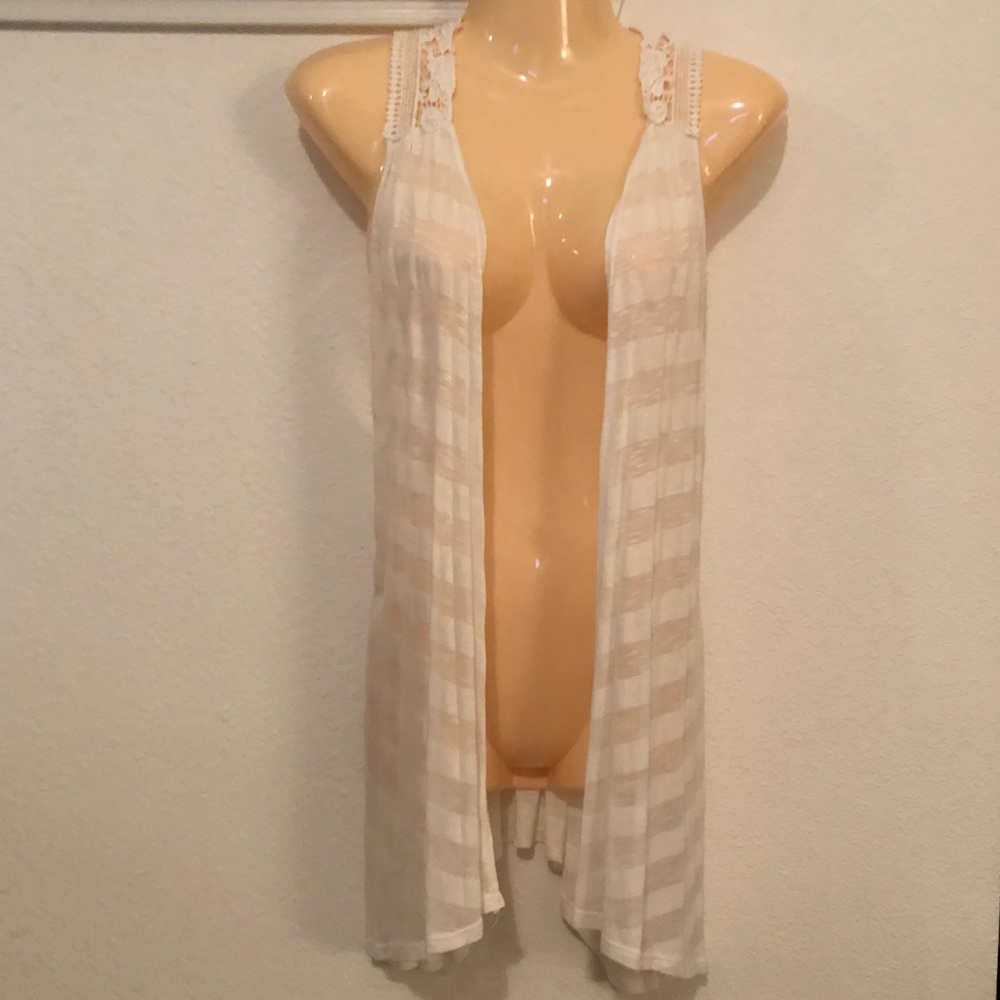 Crochet detail sleeveless top size Medium